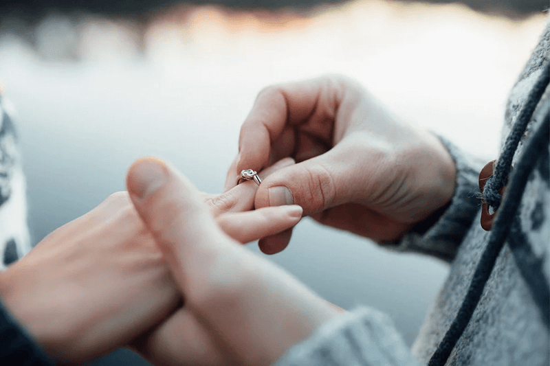 how much to spend on engagement ring