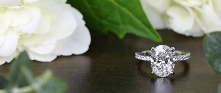 Oval cut diamond