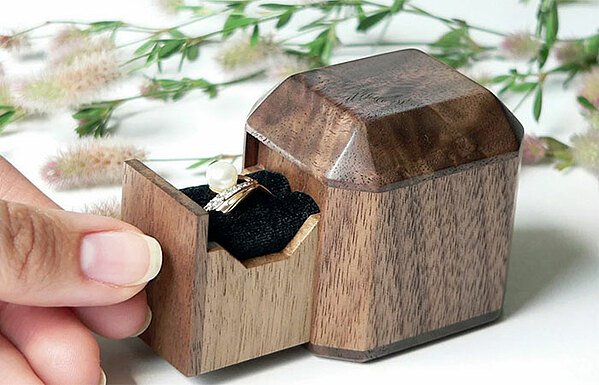 Engagement-Ring-Box-inline-3