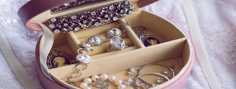 A box of the 6 top pieces to have in your jewellery collection.jpg