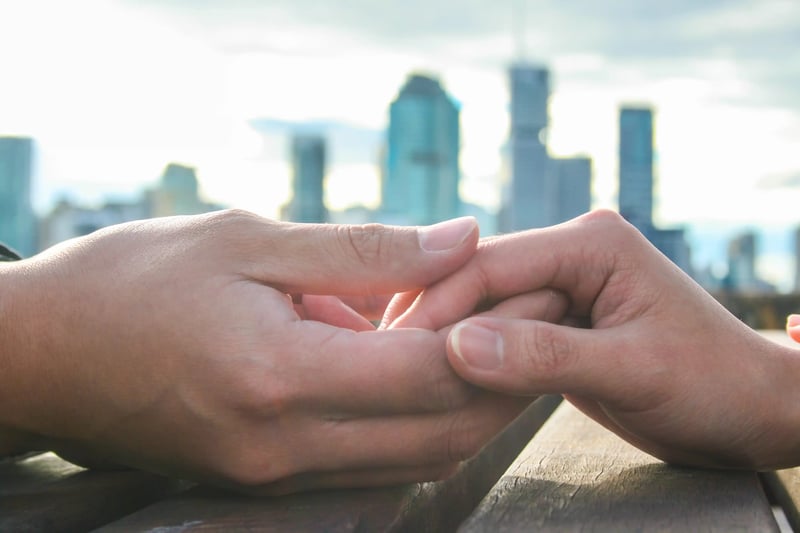 how much to spend on an engagement ring_