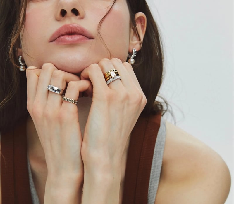 how to style gold jewellery