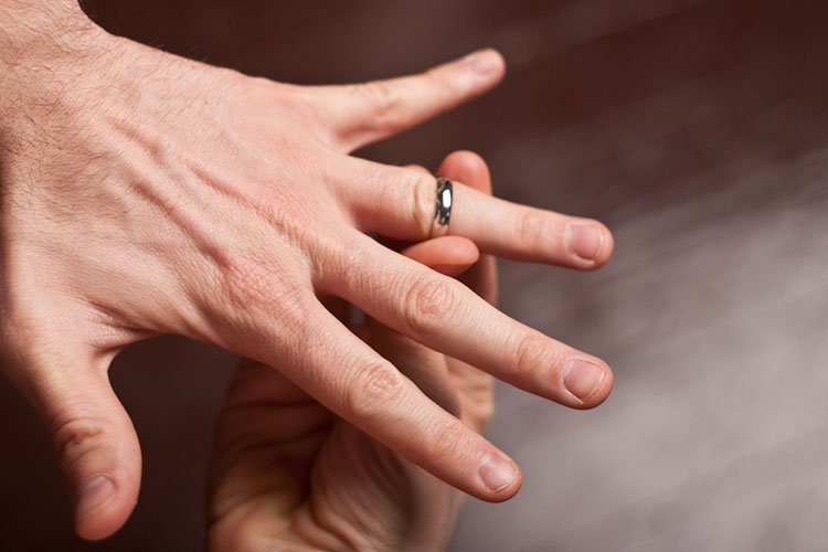 I just want it back': Penticton resident scrambling after wedding ring  delivered to wrong person - Penticton News - Castanet.net